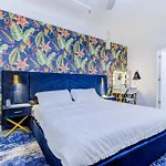 The Stallion #209 - Walk To Museums, Luxe Loft With Free Gated & Covered Parking