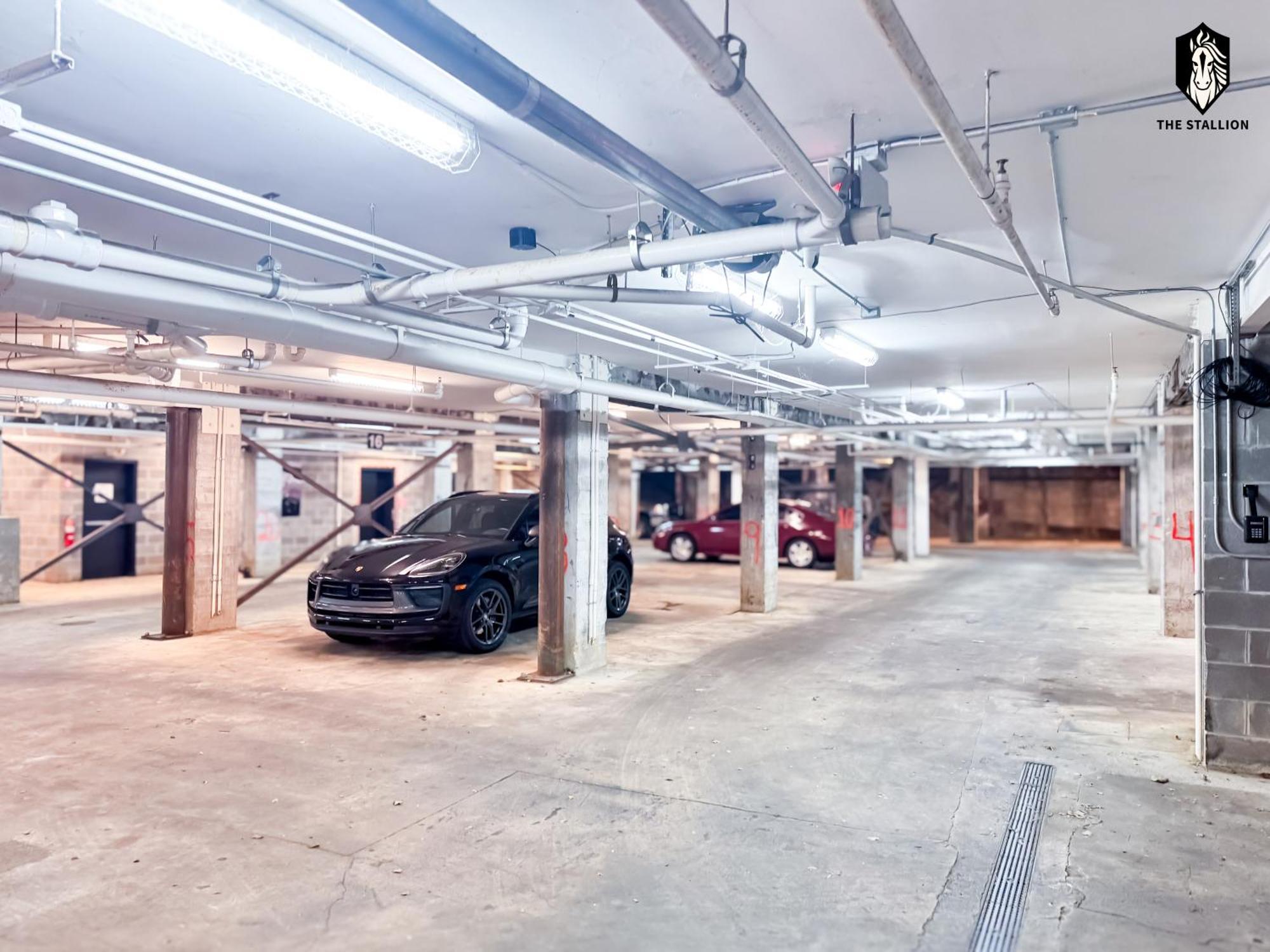 The Stallion #209 - Walk To Museums, Luxe Loft With Free Gated & Covered Parking *